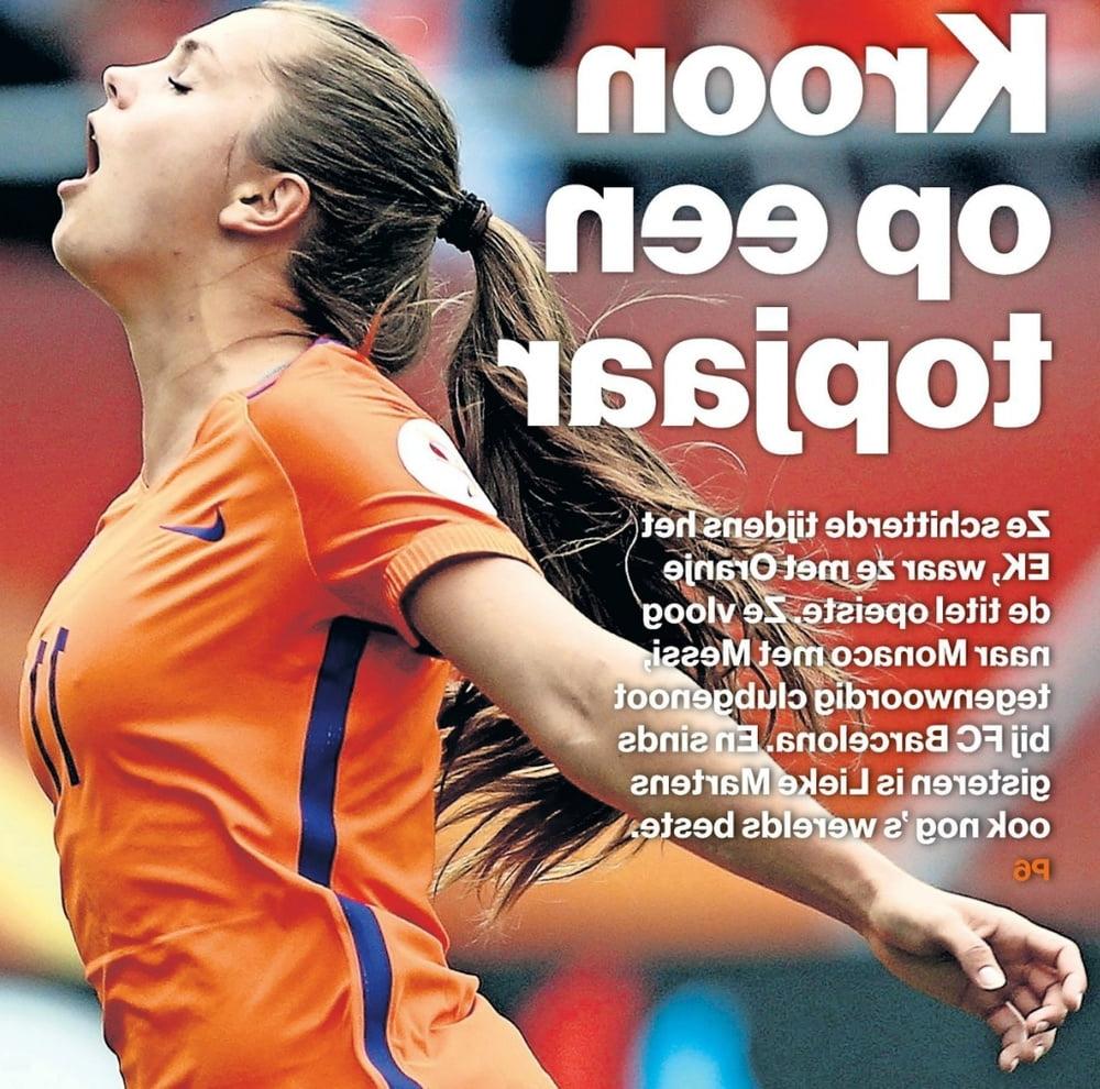 25P Dutch Football Player (Oranje Leeuwinnen) Lieke Martens 2
