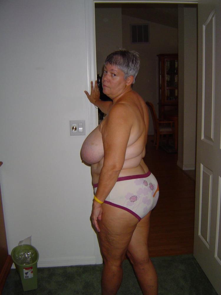 25P Hot grey haired granny who looks like a great fuck