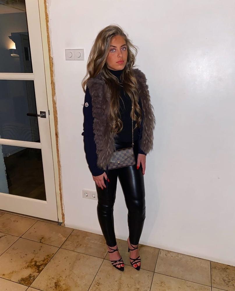 20P Hot Dutch girl 3