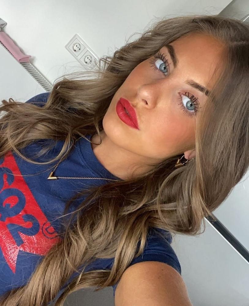20P Hot Dutch girl 3