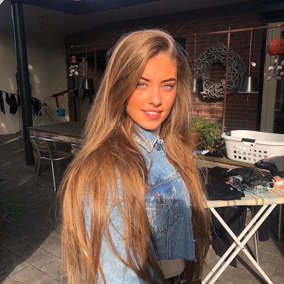 20P Hot Dutch girl 3
