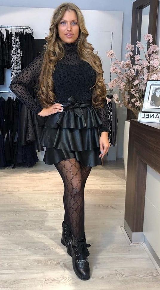 25P Hot Dutch amateur fashionstore owner in nylon