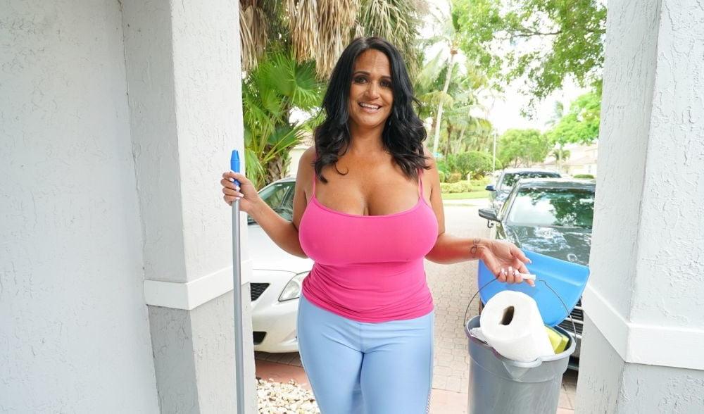 25P Kailani ..... Is Maid to Fuck 1.0
