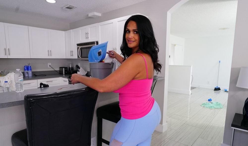 25P Kailani ..... Is Maid to Fuck 1.0