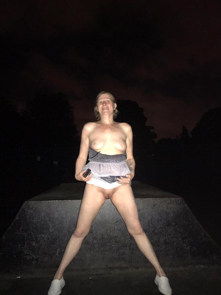 25P DOGGING IN DUDLEY UK JUNE 2020