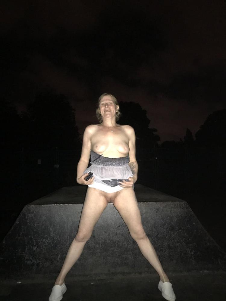 25P DOGGING IN DUDLEY UK JUNE 2020