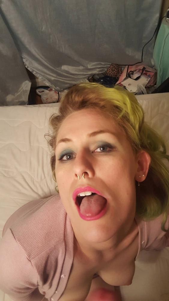 25P Sexy blonde poses and fucks at Home