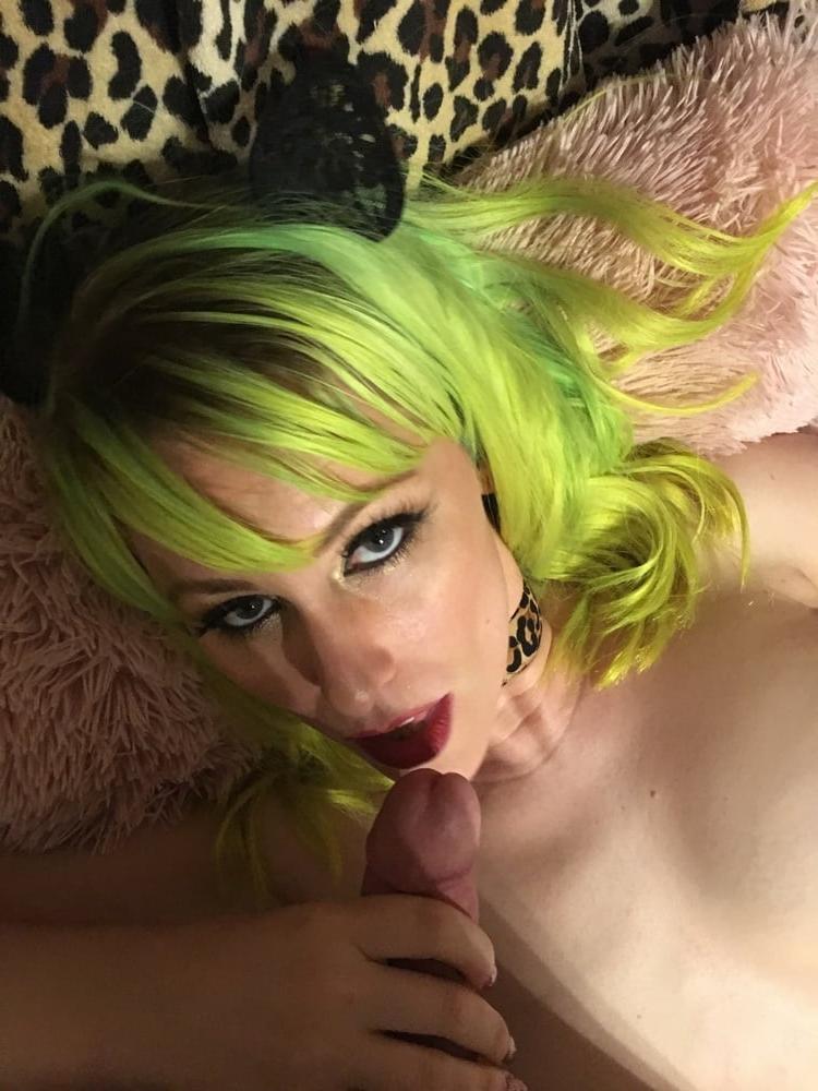 25P Sexy blonde poses and fucks at Home
