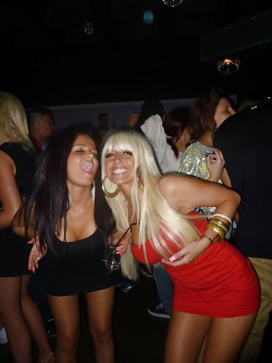 25P Party Girls Forget To Cross Their Legs