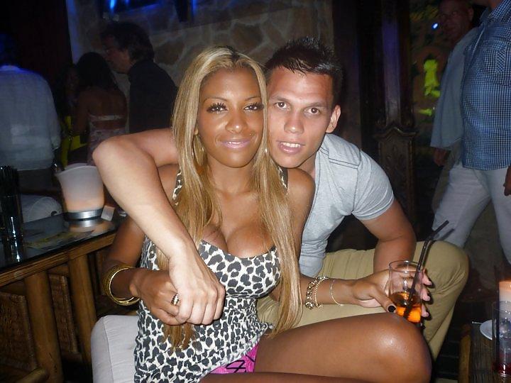 25P Party Girls Forget To Cross Their Legs