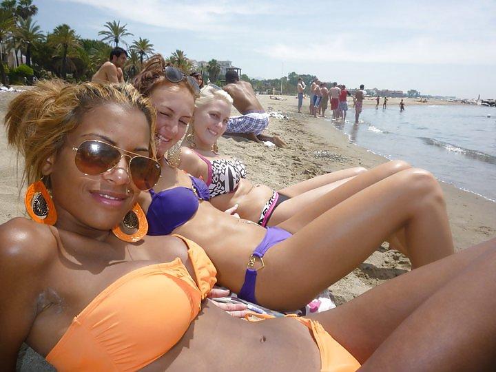 25P Party Girls Forget To Cross Their Legs