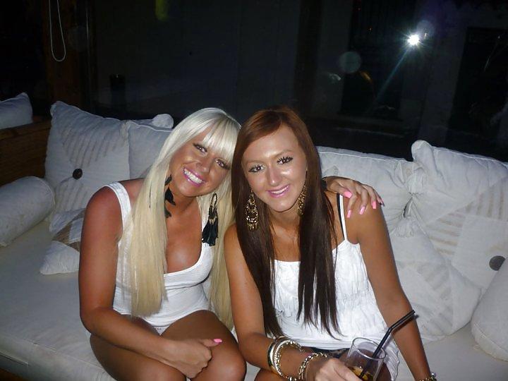 25P Party Girls Forget To Cross Their Legs