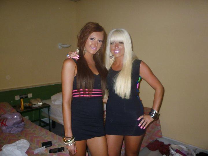 25P Party Girls Forget To Cross Their Legs