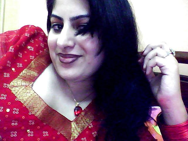 25P INDIAN DESI MILF REAL FROM THE UK