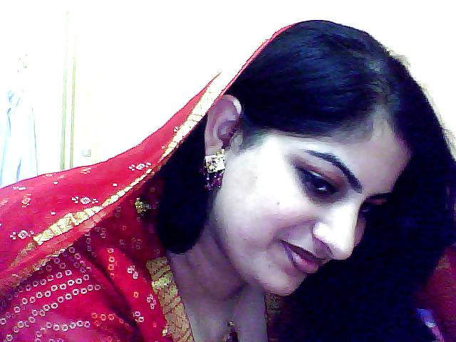 25P INDIAN DESI MILF REAL FROM THE UK