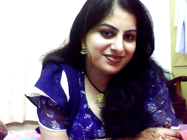 25P INDIAN DESI MILF REAL FROM THE UK