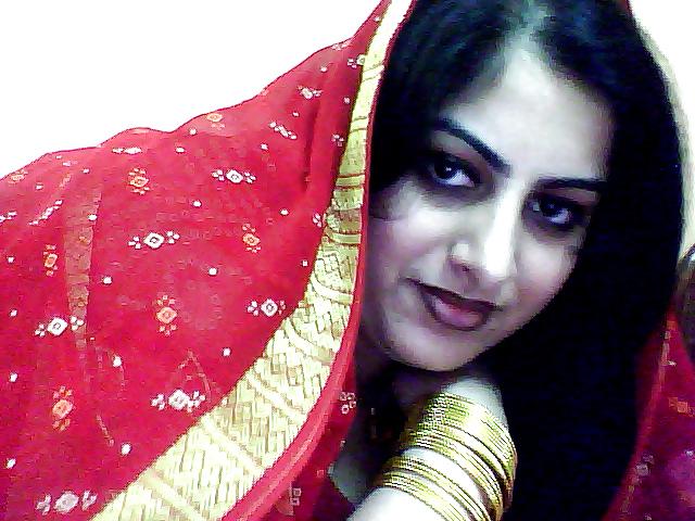25P INDIAN DESI MILF REAL FROM THE UK