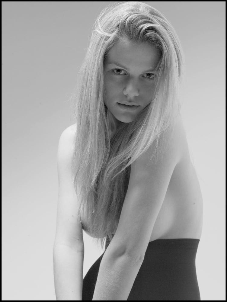 25P Brooklyn Decker Fit As Fuck 2