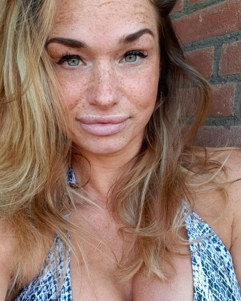 25P Hot Dutch Fitness Babe Amvit