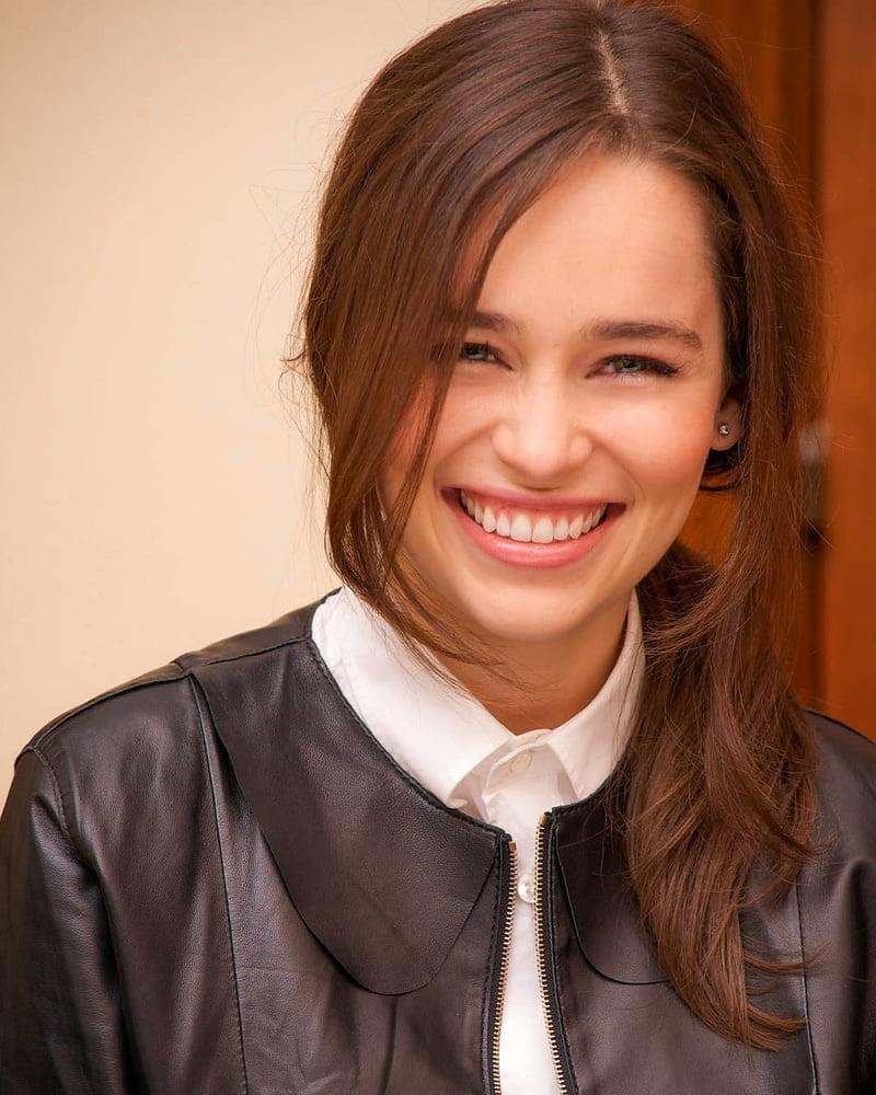 25P Emilia Clarke Fit As Fuck 2