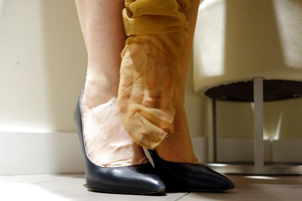 25P Shopping In High Heels