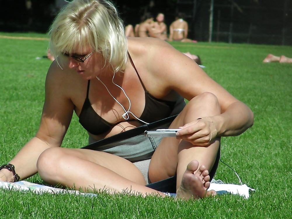 25P UPSKIRTS  Amazing Park Voyeur Mix