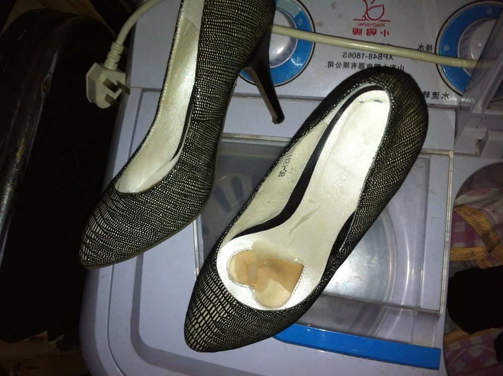 25P My wife's high heels