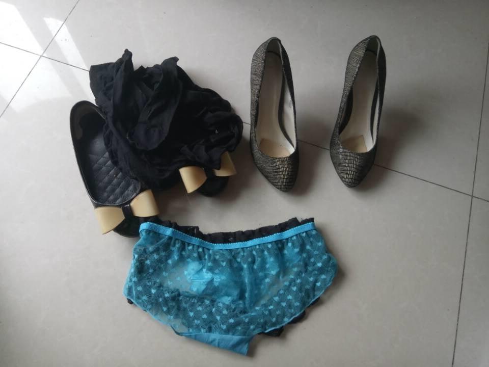 25P My wife's high heels