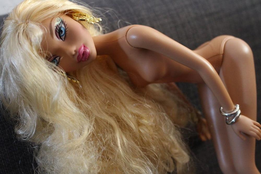 16P 09 Kennedy stripping (Doll)