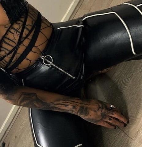 25P Leather cameltoe 6