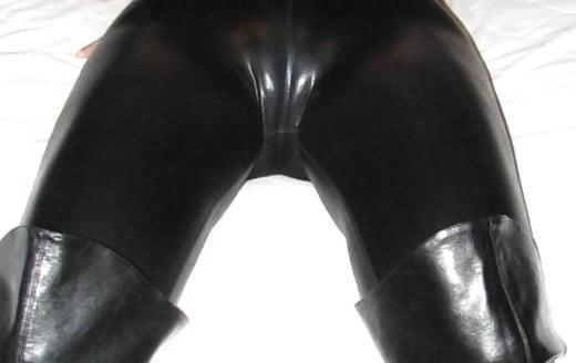 25P Leather cameltoe 6