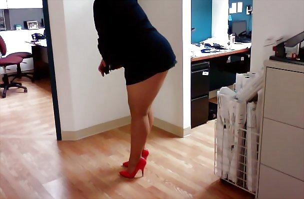 18P Pantyhose and Heels IX