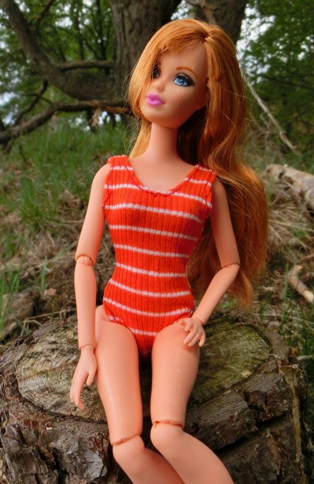 25P 08 Midge in the sun (Doll)