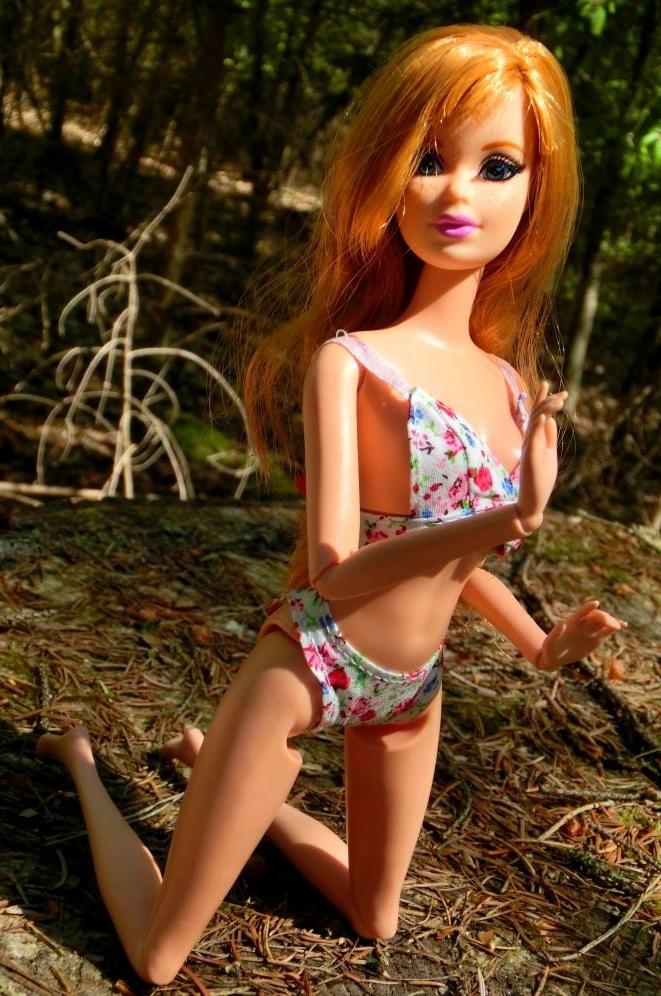 25P 08 Midge in the sun (Doll)