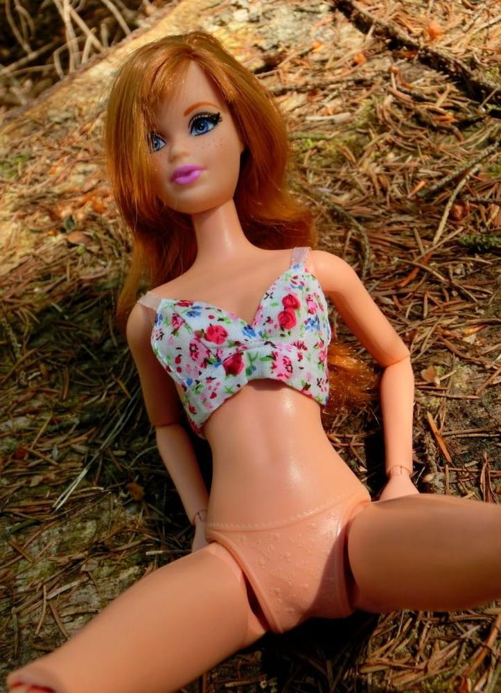 25P 08 Midge in the sun (Doll)