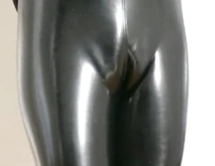25P Leather cameltoe 3