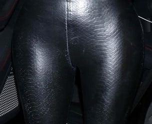 25P Leather cameltoe 3