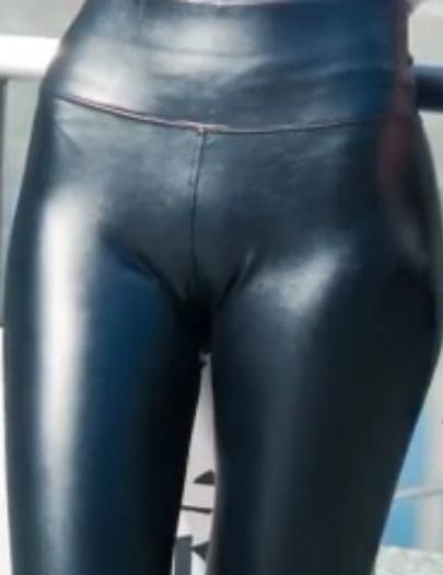 25P Leather cameltoe 2
