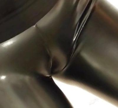 25P Leather cameltoe 2
