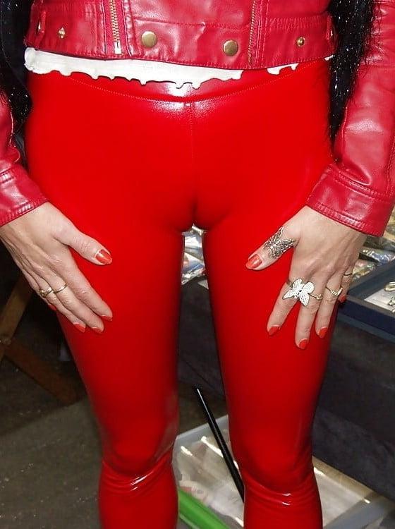 25P Leather cameltoe 2