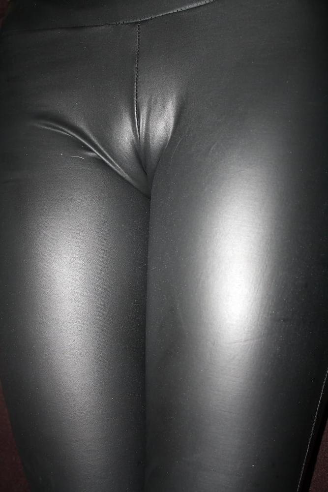 25P Leather cameltoe 2