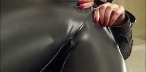 25P Leather cameltoe 2