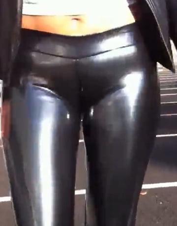 25P Leather cameltoe 2