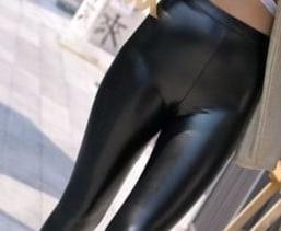 25P Leather cameltoe 4