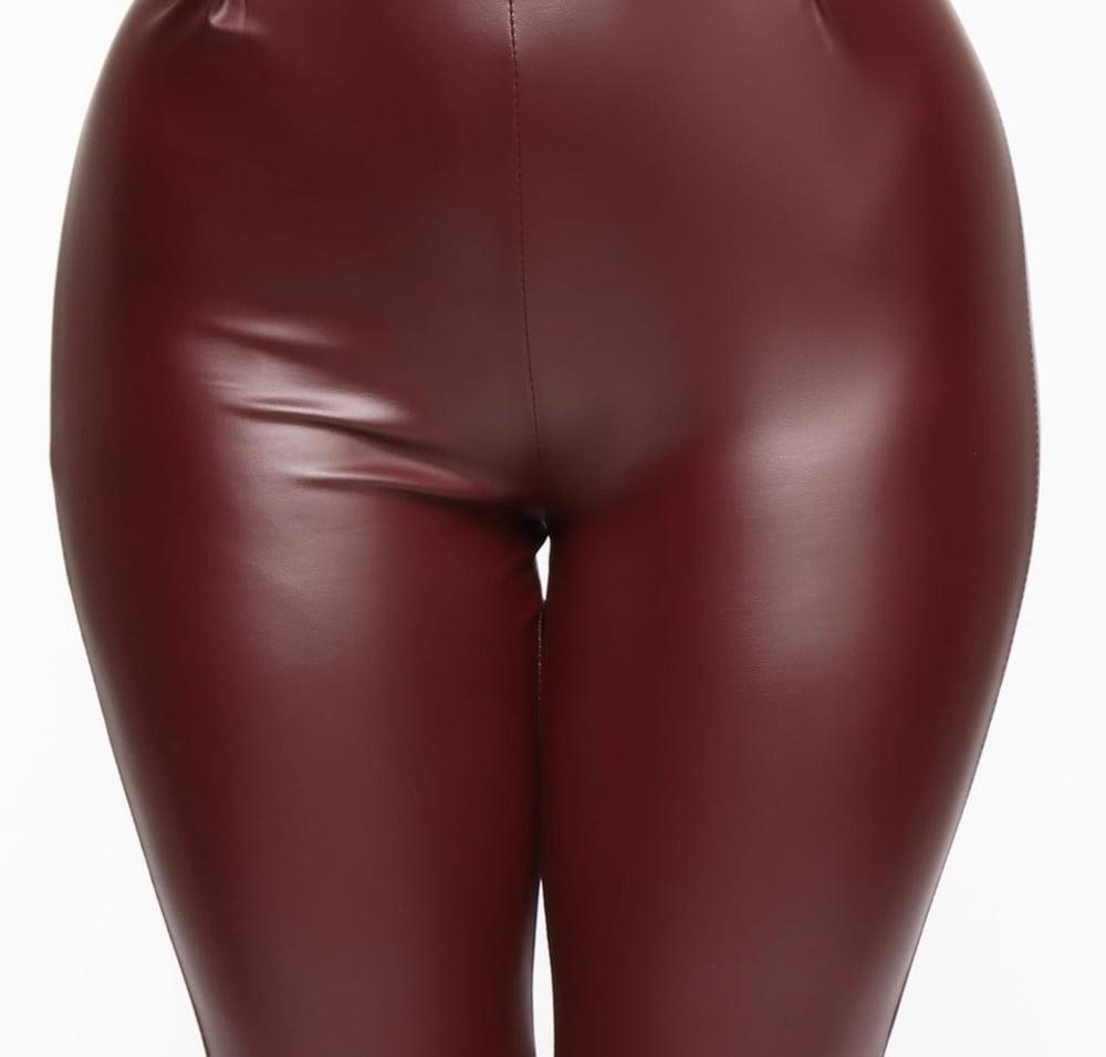25P Leather cameltoe 4