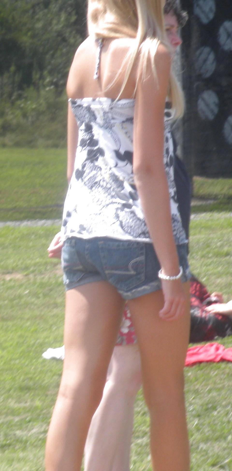 21P Sexy women on the street