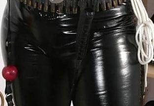25P Leather cameltoe 9