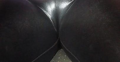 25P Leather cameltoe 1