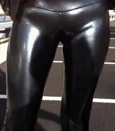 25P Leather cameltoe 1