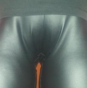 25P Leather cameltoe 5